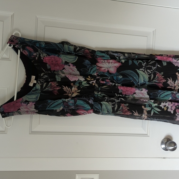 Light and airy floral maxi dress - Picture 2 of 3